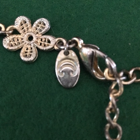 CHARMING CHARLIE FLOWER NECKLACE - Picture 3 of 6